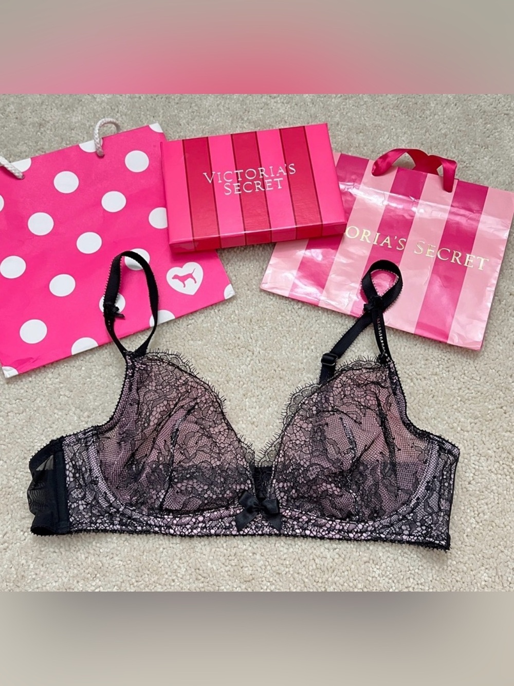 NWOT Victoria’s Secret Very Sexy LUXE Black Pink Lace Unlined Plunge Bra 34B